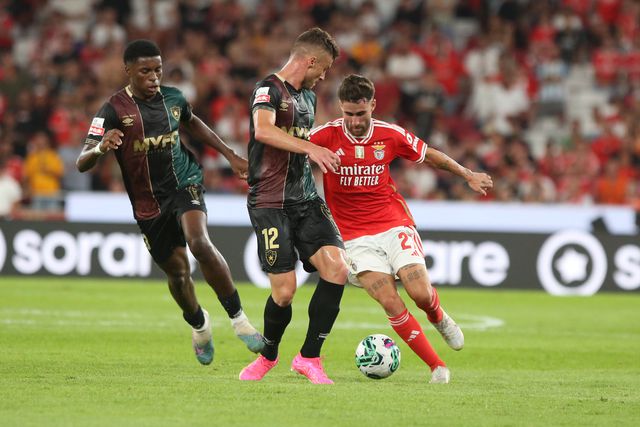 E. Amadora - Benfica: Vizinhos em momentos diferentes