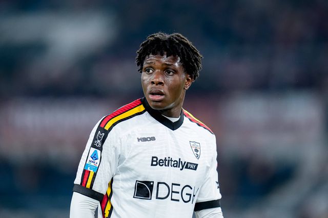 Patrick Dorgu durante um jogo do Lecce