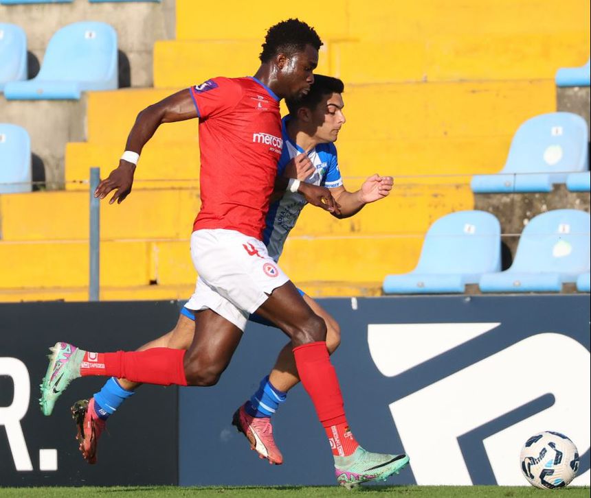 Estrela da Amadora garantiu a contratação de Semeu Commey, jovem defesa-central que alinhava no Trofense