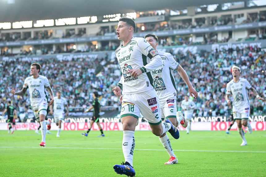 James Rodríguez festeja golo no Club León