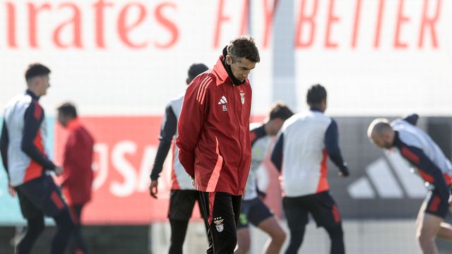 Bruno Lage no treino do Benfica (EPA/MIGUEL A. LOPES)