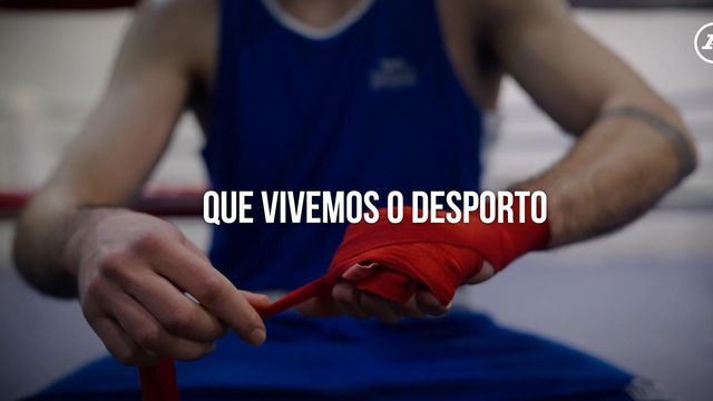 A BOLA: sempre a jogar para a frente