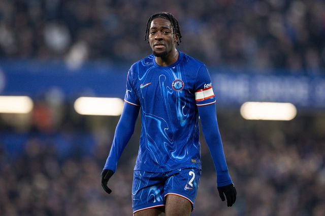 Axel Disasi perto de rumar à Fiorentina