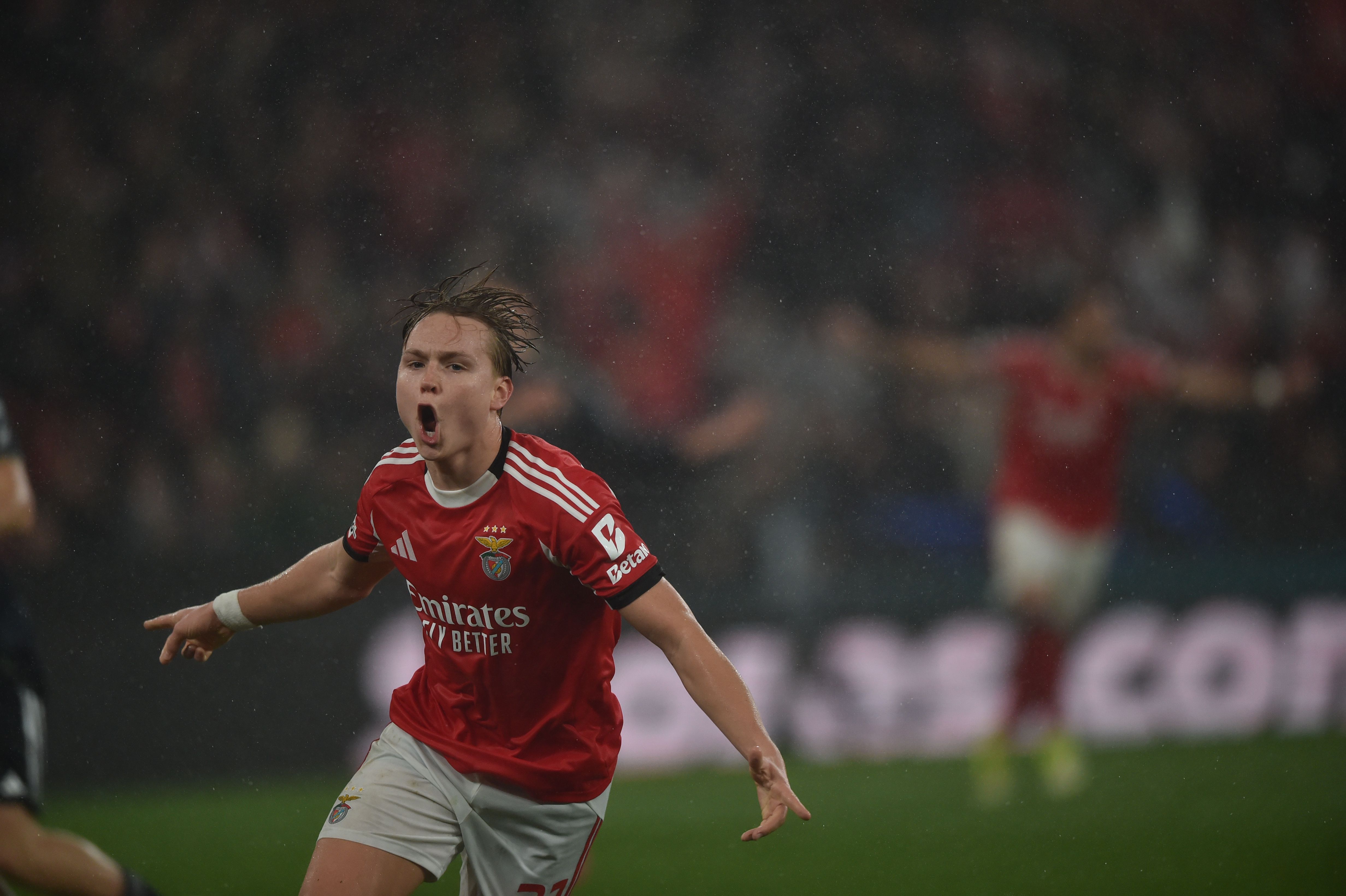 O festejo de Schjelderup ao empatar - Foto: Miguel Nunes