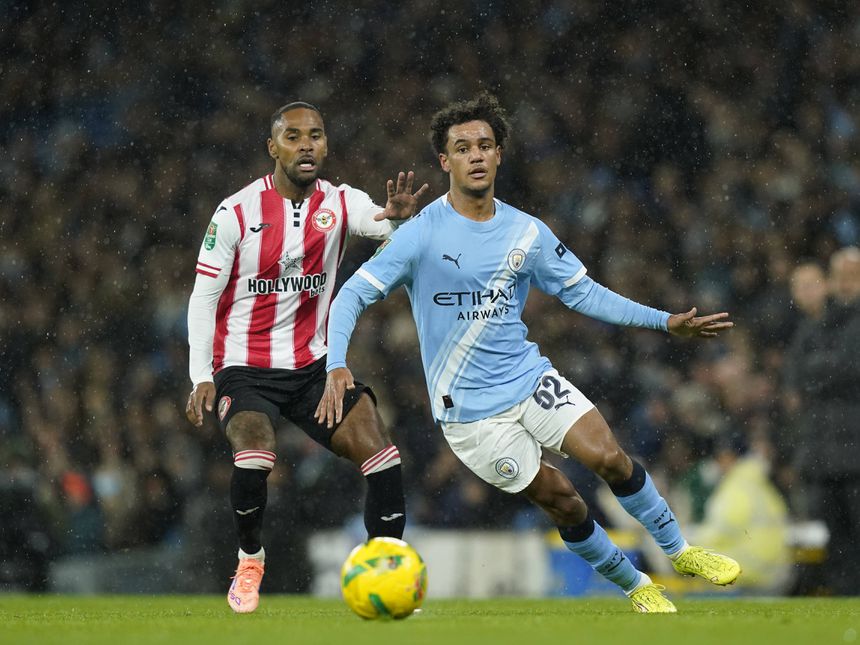 Bobb participou em 15 encontros na equipa de Guardiola na época em curso