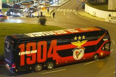 Chegada do autocarro do Benfica à Luz antes do jogo com o Real Madrid