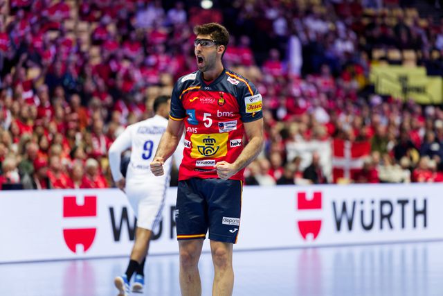 Serradilla foi diagnoticado com um cancro em 2021, cinco anos depois estreia-se no Europeu. IMAGO