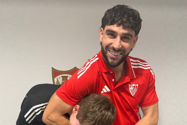 Maupay 'vingou-se' do administrador da conta do X do Sevilha - Foto: Neal Maupay/X