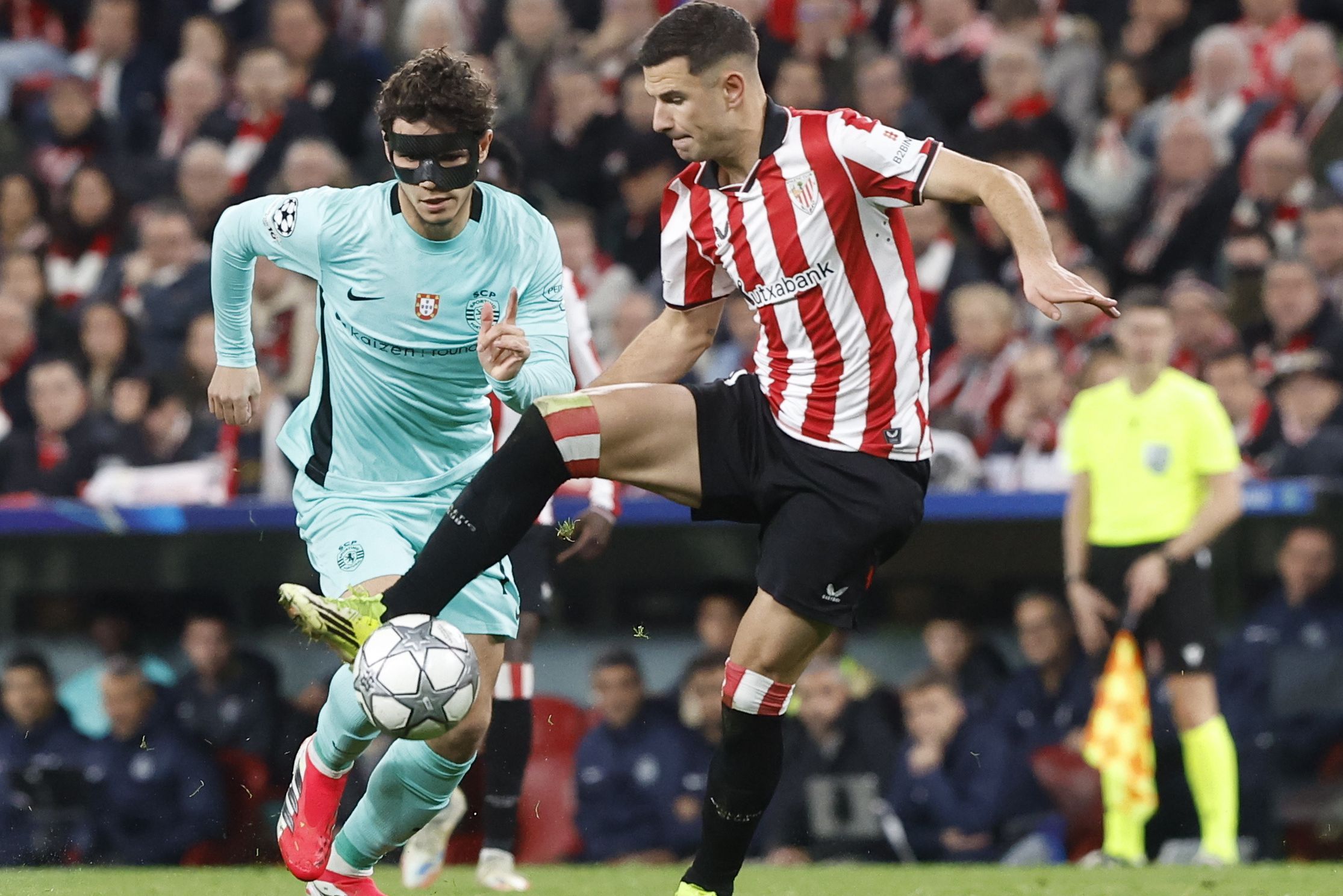 Eduardo Quaresma de máscara em San Mamés - Foto: Miguel Tona/EPA