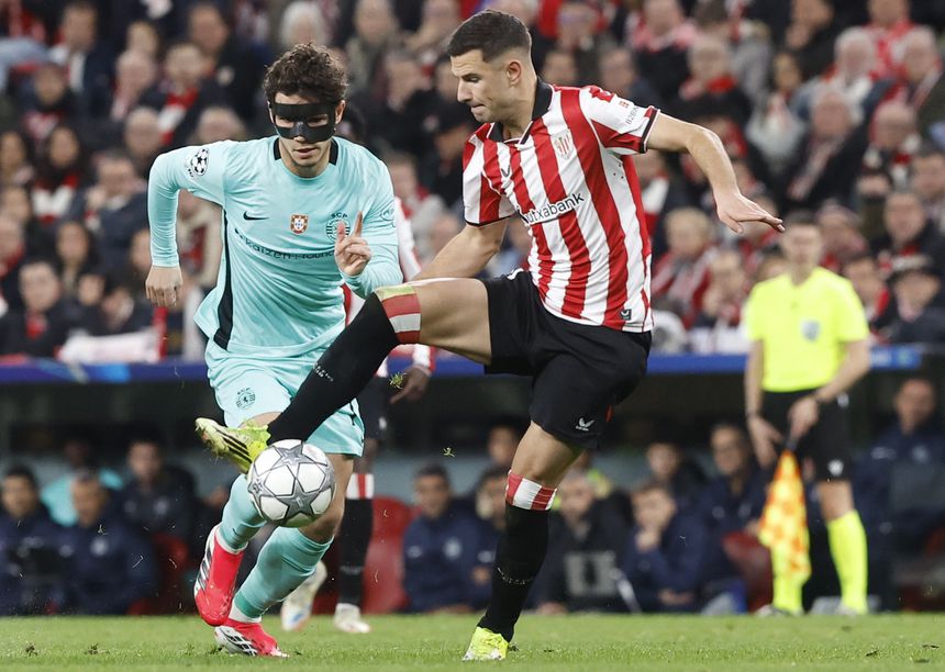 Eduardo Quaresma de máscara em San Mamés - Foto: Miguel Tona/EPA