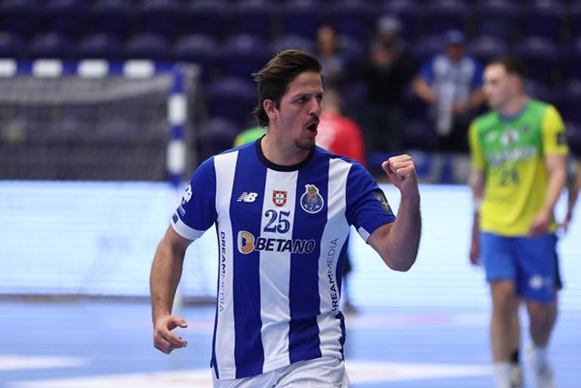 FC Porto vence Celje e mantém hipótese de apuramento na Champions