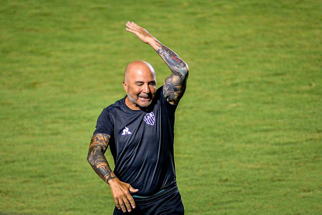 Sampaoli negoceia regresso ao Santos para suceder a Caixinha 