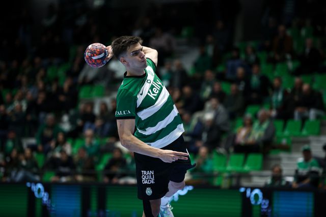 Jogada aérea dos manos Costa vale o segundo melhor golo da jornada (vídeo)