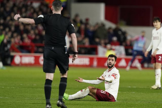 Ten Hag acusa Forest de «fazer mira» a Bruno Fernandes: «É patético...»