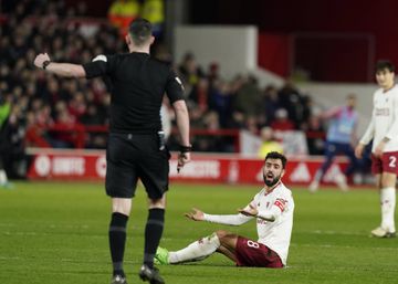 Ten Hag acusa Forest de «fazer mira» a Bruno Fernandes: «É patético...»