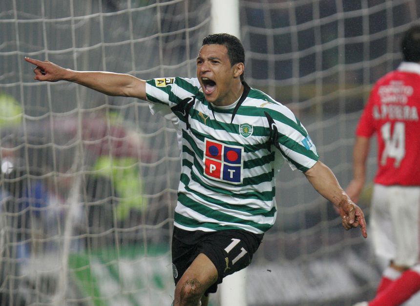 Derlei jogou no Sporting durante duas temporadas, aqui na imagem a festejar um dos golos que marcou de leão ao peito