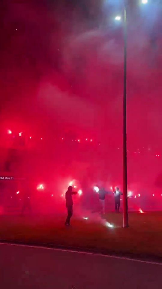 Aniversário do Benfica festejado a norte com muita pirotecnia