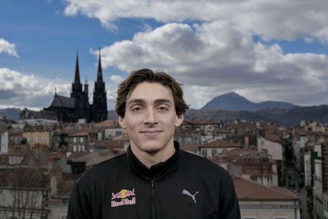 Duplantis bate recorde do Mundo de salto com vara... pela 11.ª vez!