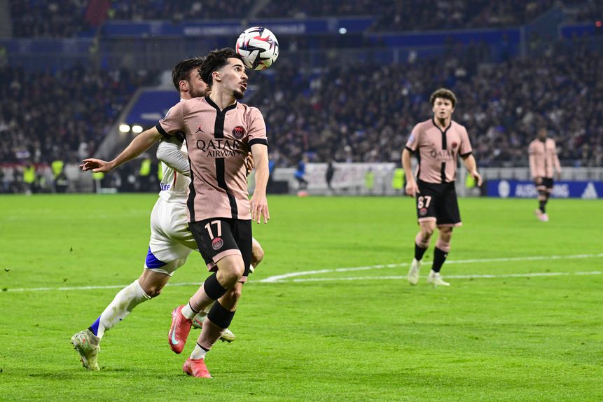Vitinha em ação no jogo com o Lyon na Ligue 1
