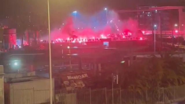 Fogo de artifício logo a seguir a meia-noite para dar os parabéns ao Benfica