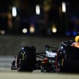 Max Verstappen em ação nos testes do Bahrein