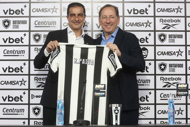 John Textor com Renato Paiva na apresentação do novo treinador do Botafogo (Foto: Vitor Silva/Botafogo)