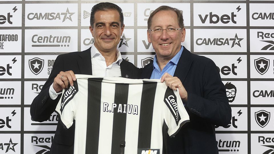 John Textor com Renato Paiva na apresentação do novo treinador do Botafogo (Foto: Vitor Silva/Botafogo)