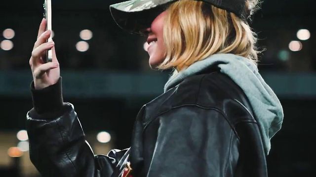 Camisola, relvado e Jubas: Sporting mostra visita de Sydney Sweeney a Alvalade