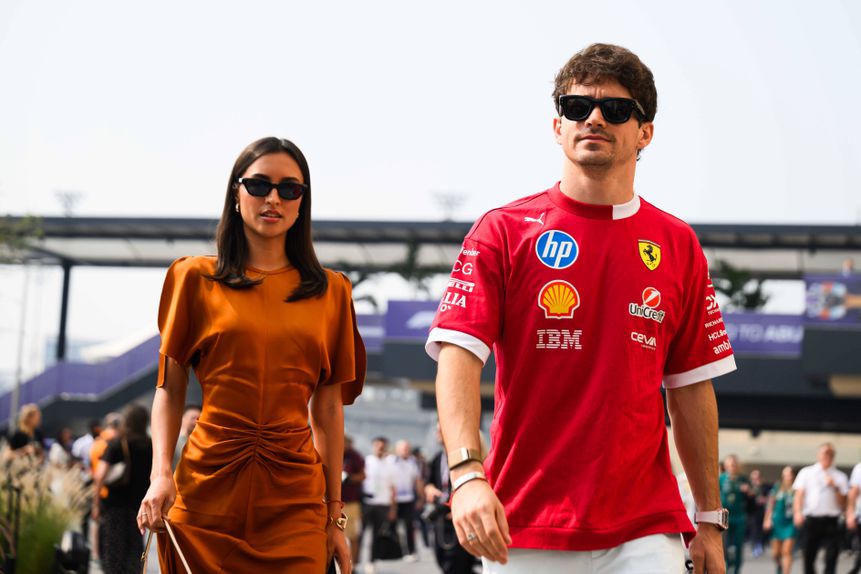Depois de três anos de namoro, o piloto da Ferrari, Leclerc, casou-se. IMAGO