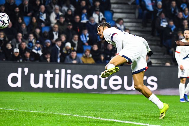 Barcola marcou de cabeça o golo que dá vantagem ao PSG - FOTO IMAGO