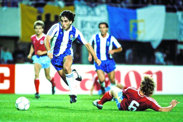 Paulo Futre a 'voar' na final da Taça dos Clubes Campeões Europeus, no Prater de Viena, entre FC Porto e Bayern, em 1987, quando atingiu o ponto mais alto de carreira memorável - Foto: Imago
