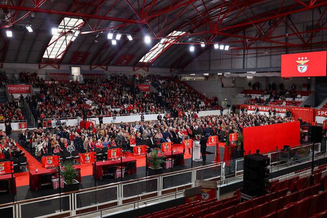 Sessão solene de entrega dos Anéis de Platina e dos Emblemas de Dedicação de Ouro e de Prata aos sócios que completaram 75, 50 e 25 anos de filiação (foto: SLB)