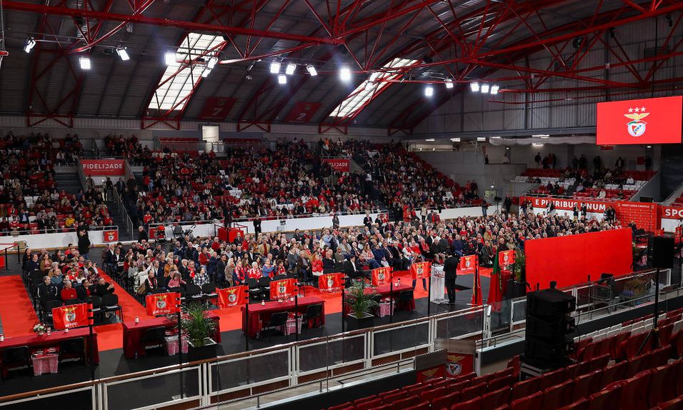 Sessão solene de entrega dos Anéis de Platina e dos Emblemas de Dedicação de Ouro e de Prata aos sócios que completaram 75, 50 e 25 anos de filiação (foto: SLB)