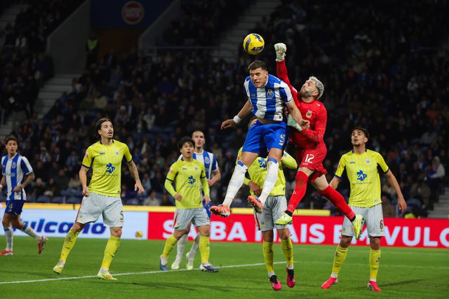 «Penálti não existe e comunicação do Benfica é tóxica»