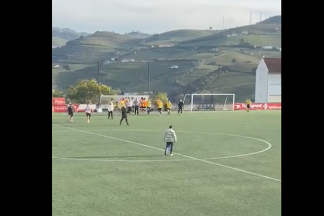 Cenas de violência no duelo de juvenis entre Régua e Boavista