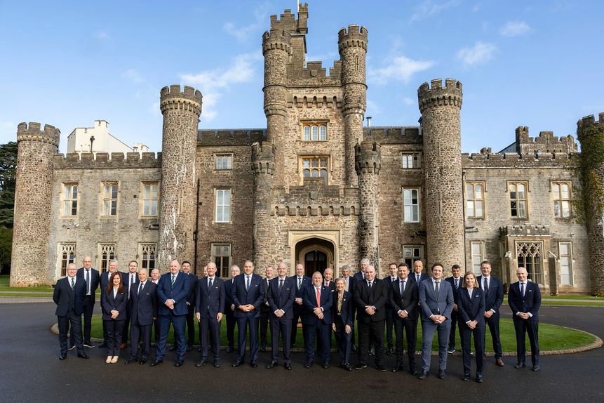 Membros da Assembleia-Geral do International Board reuniram-se no País de Gales