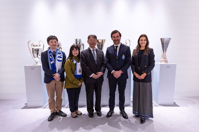 André Villas-Boas com a comitiva liderada por Nakagawa Tsutomu - Foto: FC PORTO