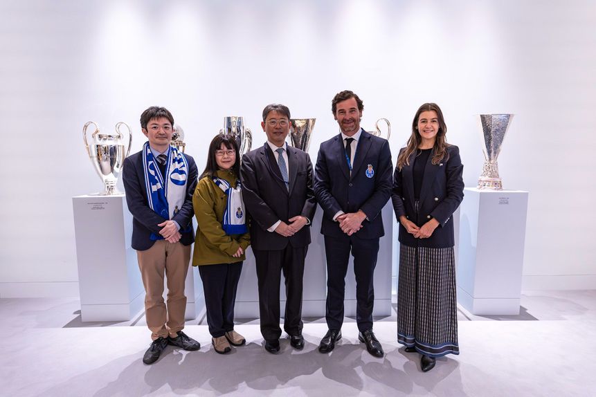 André Villas-Boas com a comitiva liderada por Nakagawa Tsutomu - Foto: FC PORTO
