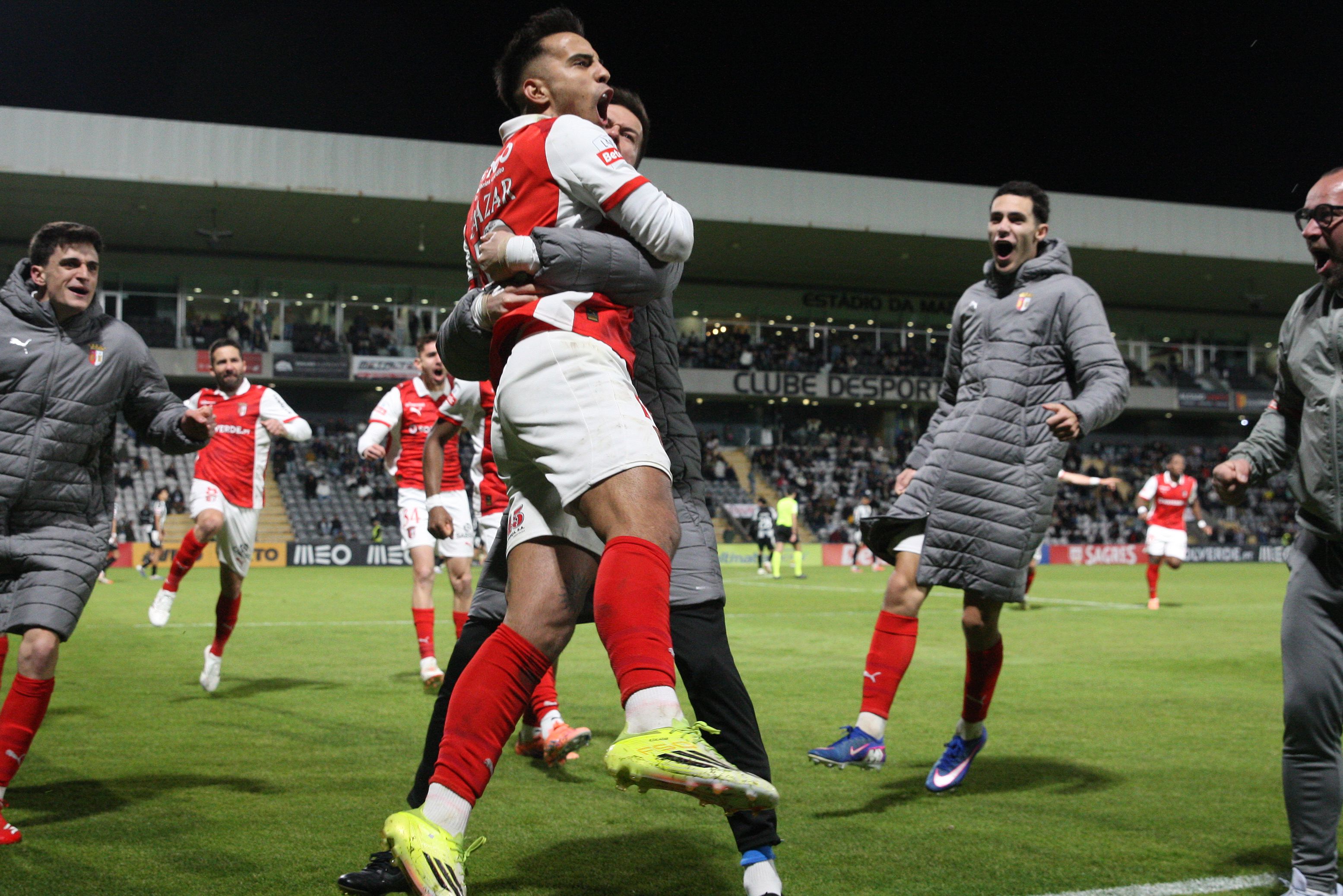 Zalazar festeja um dos golos que marcou no triunfo do SC Braga na Madeira. -Foto: HOMEM DE GOUVEIA/LUSA