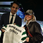 Sydney Sweeney ao lado de André Bernardo com uma camisola do Sporting - Foto: Sporting