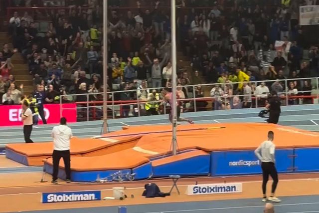 O salto que permitiu a Emmanouil Karalis tornar-se no segundo melhor da história no salto com vara
