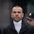 Dani Alves organiza festa horas depois de sair da prisão