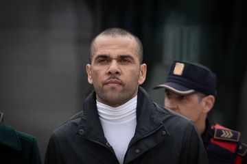 Dani Alves organiza festa horas depois de sair da prisão