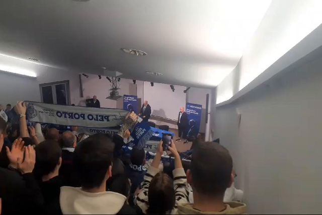 A receção a Pinto da Costa à chegada a Felgueiras