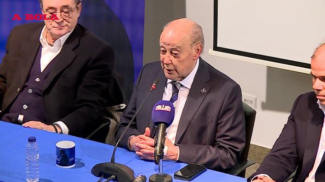 António Oliveira ao lado de Pinto da Costa em Felgueiras