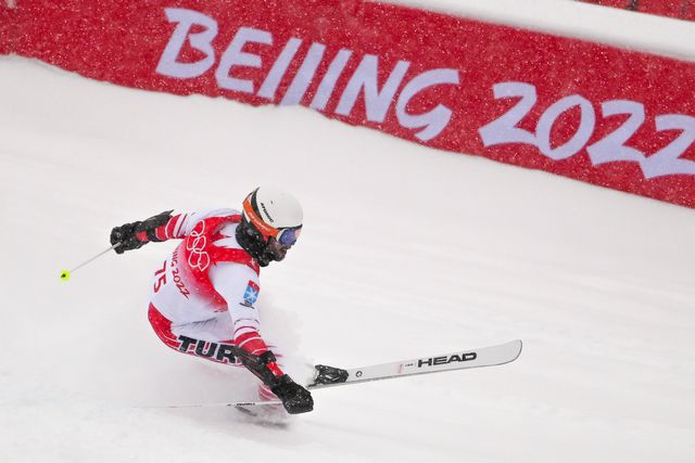 Esquiador morre em incêndio misterioso num hotel fechado ao público