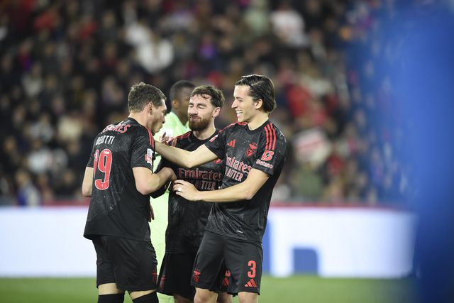 Benfica vence e cola-se ao Sporting: luta pelo título ao rubro!