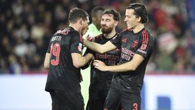 Benfica vence e cola-se ao Sporting: luta pelo título ao rubro!