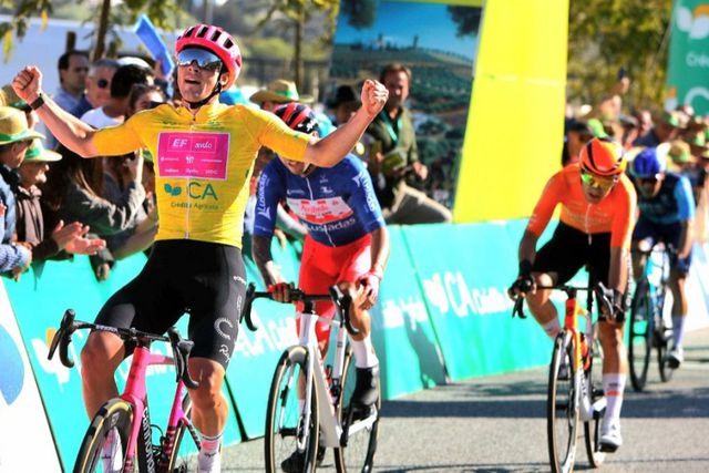 Volta ao Alentejo: Hobbs bisa em Arraiolos e reforça 'amarela'