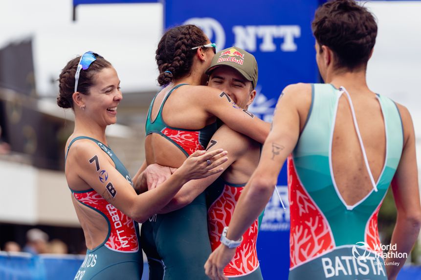 A festa portuguesa da estafeta mista do triatlo em Paris 2024. Foto World Triathlon/Ben Lumley